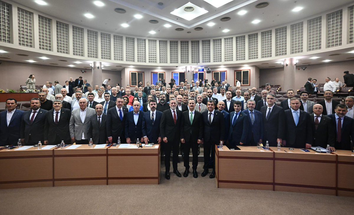 ibrahim_Burkay's tweet photo. BTSO Haziran Ayı Meclis Toplantımızı Savunma Sanayii Başkanımız Sayın Prof. Dr. Haluk Görgün’ün teşrifleriyle gerçekleştirdik. Bursa’mızın savunma sanayiindeki konumunu daha da güçlendirmek üzere verimli bir buluşmaya ev sahipliği yaptık.

Bursa Uzay Havacılık Savunma Kümelenmemiz-BASDEC, KFA Fuarcılık şirketimizin organizasyonunu üstlendiği IDEF Fuarı, tedarikçi buluşmaları, UR-GE projeleri ve danışmanlık faaliyetleriyle üyelerimizin savunma sanayii ekosistemindeki gücünü ve etkisini artırmaya devam edeceğiz. 

Toplantımızın hayırlara vesile olmasını diliyor, savunma sanayimize güçlü bir vizyon kazandırarak bu alandaki gelişime öncülük eden Sayın Cumhurbaşkanımız Recep Tayyip Erdoğan'a, Savunma Sanayii Başkanlığımıza ve emeği bulunan herkese teşekkür ediyorum.

@SavunmaSanayii @BursaTSO
