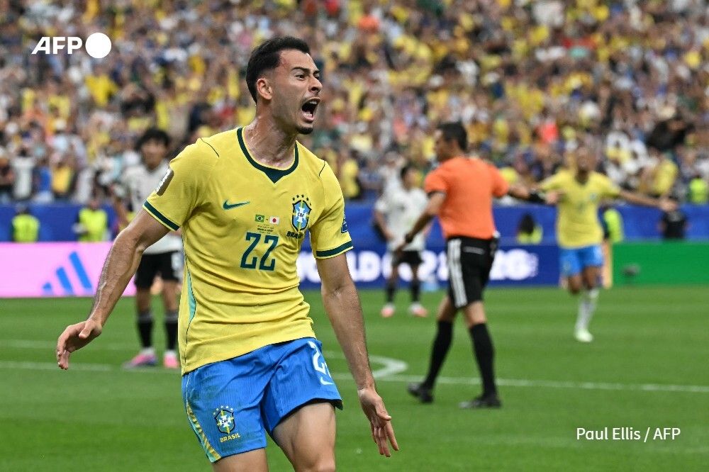 AFP's tweet photo. Gabriel Martinelli scored deep in injury time as Brazil beat a stubborn Japan 2-1 on Monday to roll into the World Cup last 16, breaking Japanese hearts in the most dramatic fashion.
https://t.co/Z7OTxhc017 https://t.co/yR0bqAIjkx
