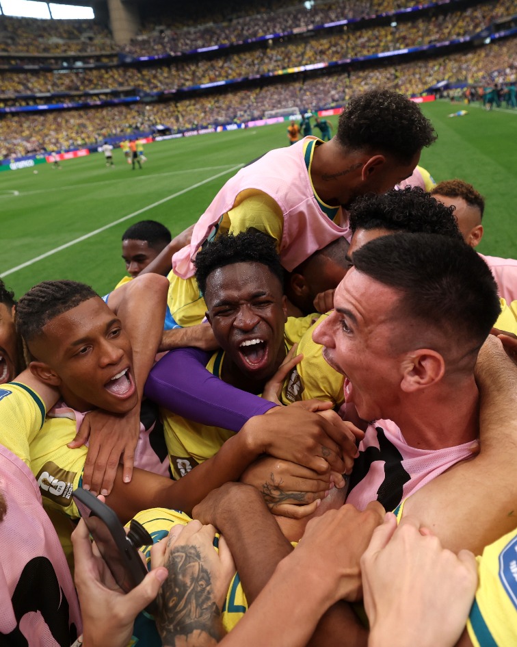 timebrasil's tweet photo. GABRIEL "SANGUE FRIO" MARTINELLI 🇧🇷🥶

📸 Lars Baron/Getty Images | Chris Brunskill/Getty Images

#TimeBrasil #Copa https://t.co/sMgToNQnmv