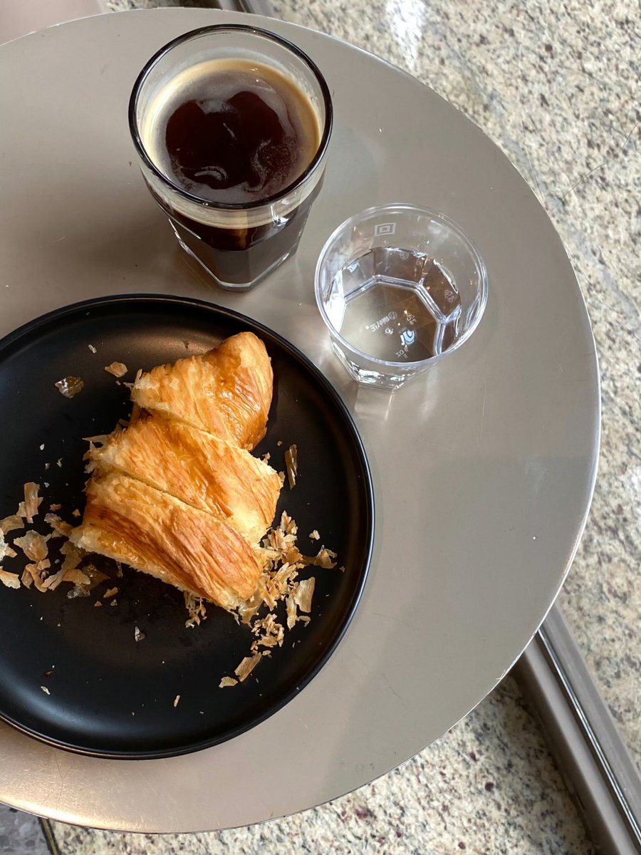 AddictedApparel's tweet photo. Just grabbed a warm croxy and a latte at the corner café—perfect little midday pick-me-up! ， https://t.co/XjVOpPc0F9