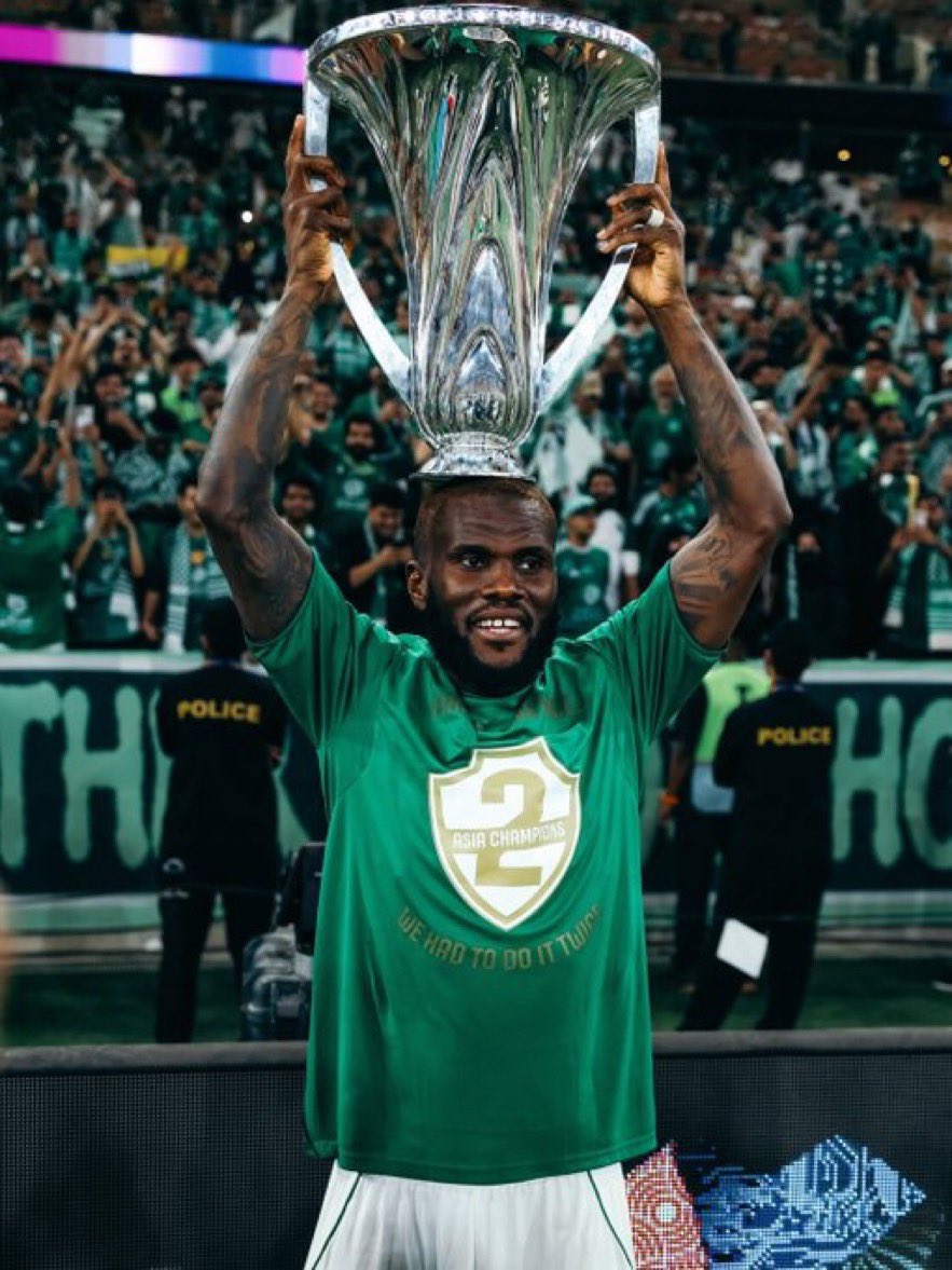 ALSaarayi's tweet photo. #جددوالكيسيه_ومحرز

فخر العرب 
والرئيس  جددوا لهما 
@ALAHLI_FC 
@dr_ka9 
@ALAHLI_SP https://t.co/VVzXXCFXhz