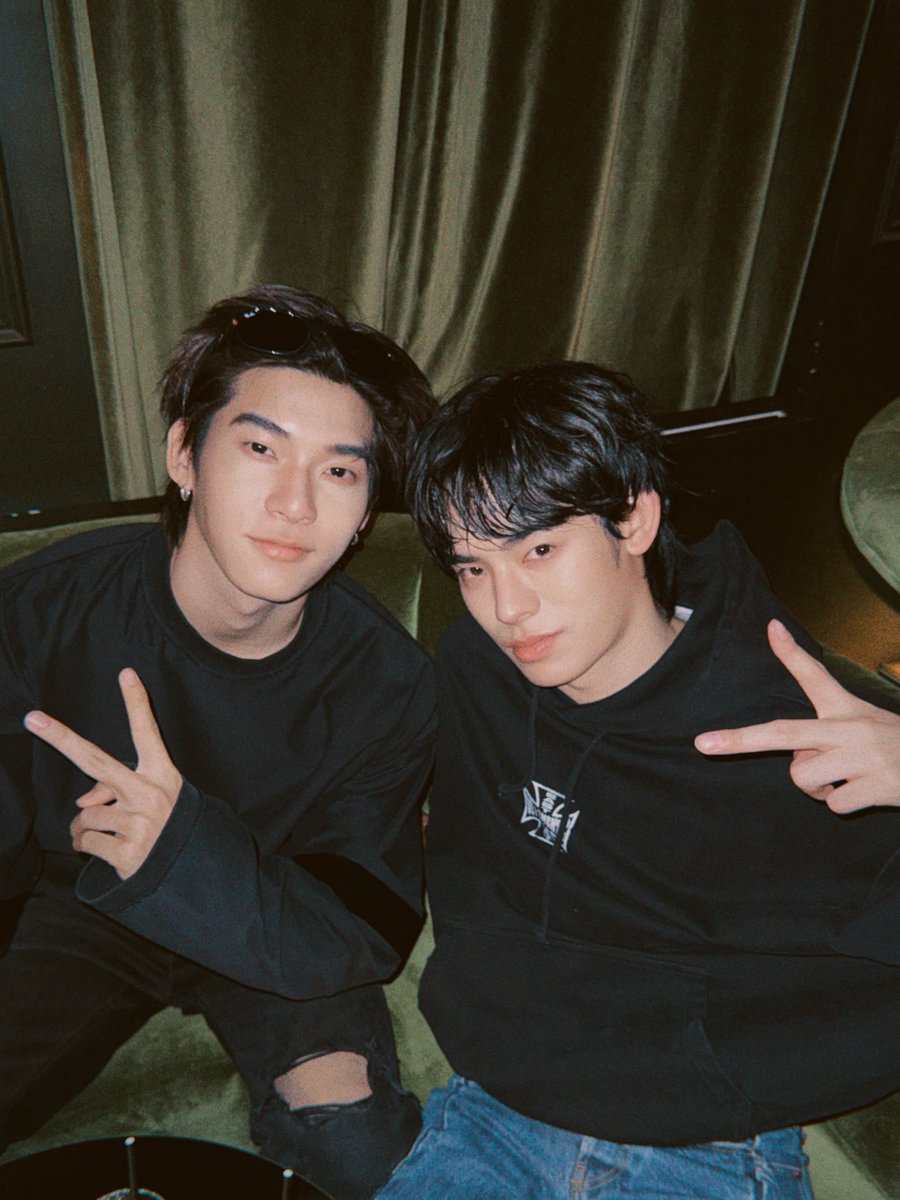 inminebabe's tweet photo. พี่คนน่ารักที่ใส่เสื้อฮู้ดสีดำมากับใครคะ 
อ่อ 😔🫪 https://t.co/Ayte8JA3zu
