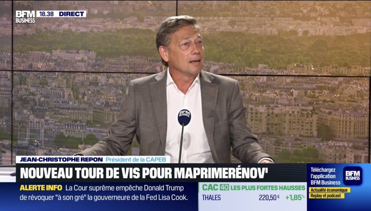 capeb_fr's tweet photo. 🔴📺« Le monogeste n’est pas l’opposé de la rénovation globale. Il est le point de départ d'un parcours de rénovation par étapes. »

Sur @bfmbusiness, @reponcapeb alerte sur une décision aux conséquences lourdes :

➡️Pour un secteur du #bâtiment déjà en récession depuis plus de deux ans
➡️Qui rassemble des entreprises artisanales qui portent l'activité du monogeste 
➡️Et des ménages à qui on ne donne pas la capacité d'entrer dans une démarche de rénovation, les rénovations d'ampleur étant plus coûteuses.

👉 Cette décision de réduire drastiquement l'accompagnement des mono-gestes  
est d'autant plus incompréhensible qu'elle intervient dans un contexte où :

➡️Le ministre @VincentJeanbrun a annoncé l'assouplissement de l'interdiction de louer des passoires thermiques, à condition que le propriétaire s'engage à faire des travaux 

➡️le ministre a donné la capacité à plus de 500 000 entreprises artisanales d'entrer sur le marché de la #rénovation via la qualification sur chantier tout en leur supprimant l'activité sur laquelle ces entreprises sont le plus positionnées.

➡️Nous traversons une crise caniculaire historique qui rappelle l'urgence de rénover les logements.

❌Supprimer les monogestes, c’est tout simplement rompre avec la logique de parcours de rénovation qui est la plus réaliste. Très peu de Français peuvent se permettre d'engager les financements d'une rénovation globale sans parcours progressif. 

⚖️ C’est pourquoi la CAPEB demande le maintien des monogestes et un rééquilibrage des dispositifs.