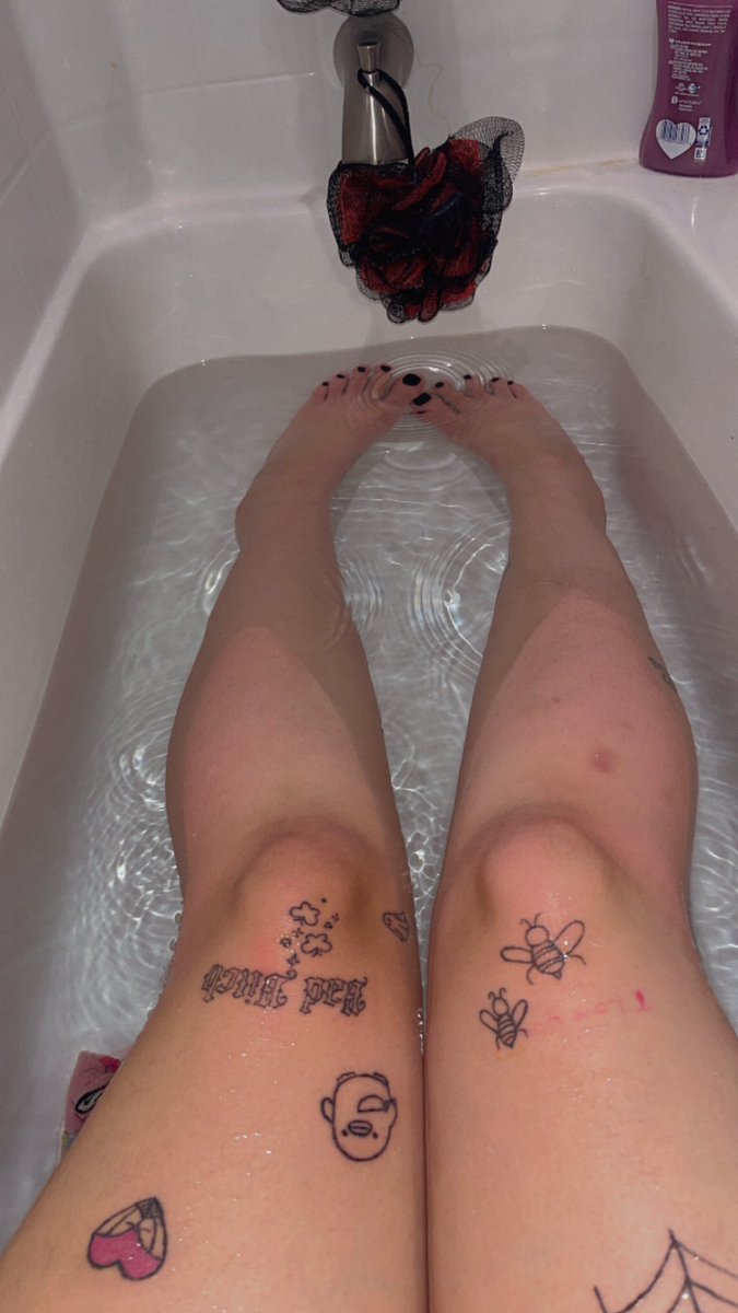 Skymae2001's tweet photo. Wanna help me? ￼🍑💦🖤

https://t.co/VOazn5fUd1

#dirtygirl #bathtime #nsfwtwtًً  #feetfetısh #feetworshi̇p #ofmodel #feetِ #footfetısh #findom #content #paypig #payme https://t.co/tHZweH9jf4
