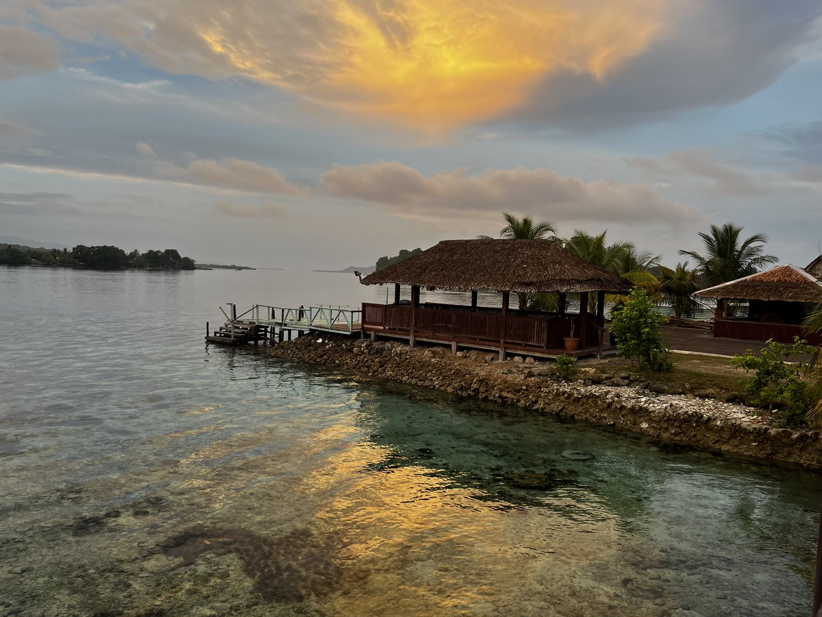 B_Duresi's tweet photo. #ARoB #PapuaNewGuinea 😍
Fun fact: many Papua New Guineans are not aware of the 1 hour time difference between the Autonomous Region of Bougainville & the rest of PNG 😊 https://t.co/jzEjHbFDES