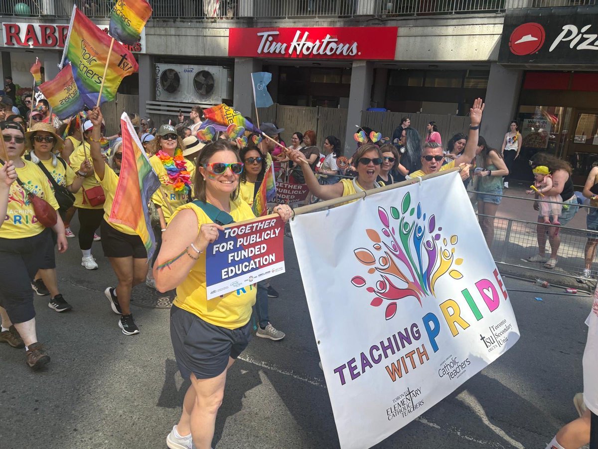 TECT951's tweet photo. TECT and other OECTA Members proudly participated in the Toronto Pride Parade  in support of members of the LGBTQIA2S+ Community. @PrideToronto @OECTAProv #pride #loveislove https://t.co/WS2iGGQ9CU