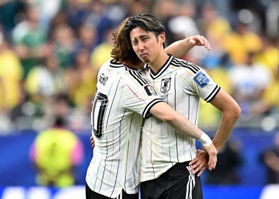 choquei's tweet photo. 🚨VEJA: Assim ficaram os jogadores japoneses após serem DERROTADOS de VIRADA pela Seleção Brasileira. https://t.co/Pn15tkwlEw