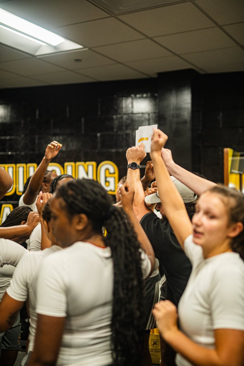 SouthernMissWBB's tweet photo. Back in the lab🥽⛓️

#ELEVATE | #SMTTT https://t.co/T3Hia0UBHB