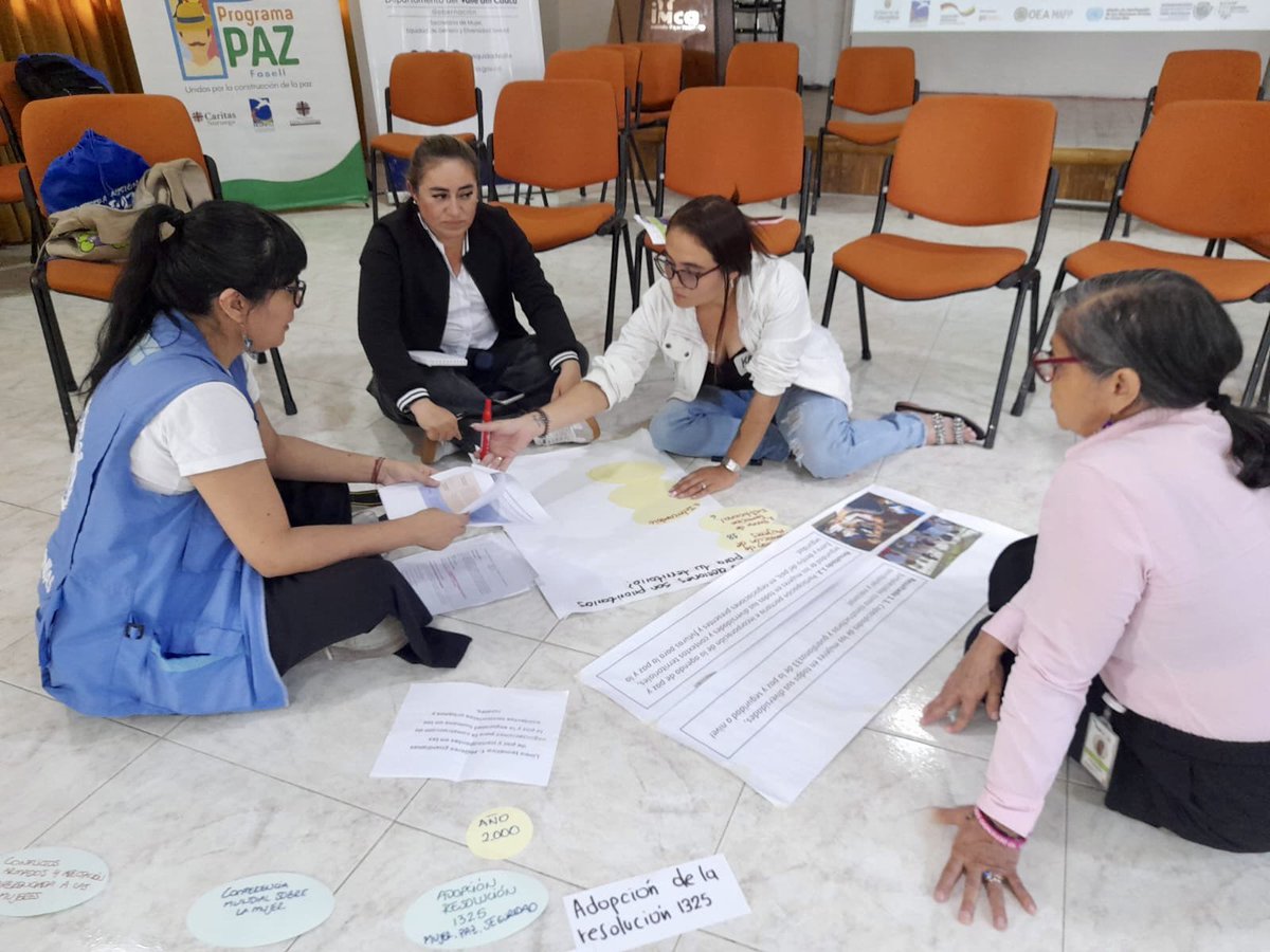 MisionONUCol's tweet photo. En #Buga adelantamos socialización de la #Res1325 de Mujer, Paz y Seguridad con lideresas del centro del #ValleDelCauca. Con @MAPPOEA #GIZ @ficonpaz @Arqui_Cali continuamos impulsando la territorialización del Plan de Acción Nacional junto a sociedad civil y autoridades locales. https://t.co/RMcLr5JqmA