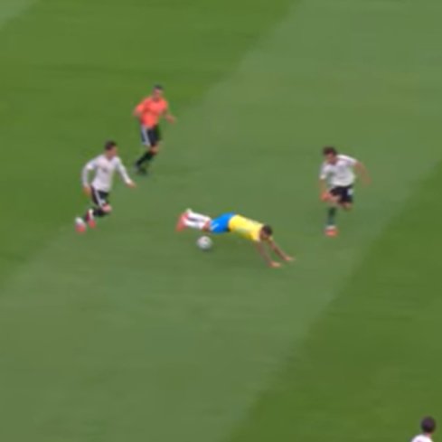 ladsengracada's tweet photo. 🚨 AGORA: Bruno Guimarães acaba de usar a habilidade de movimentação de Valko para dominar a bola https://t.co/CZ0LwKgZpg