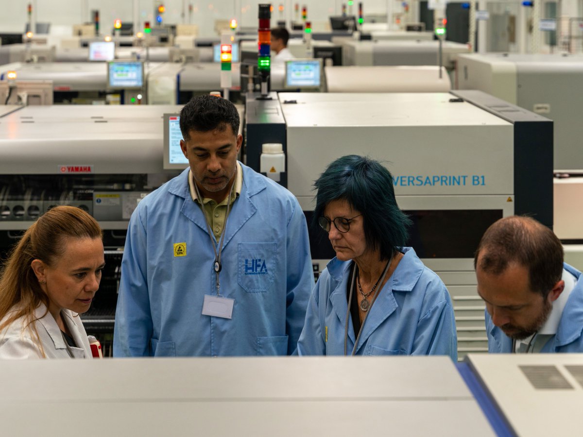 FLSemiconductor's tweet photo. Our region's innovation is making global connections. 🌍

Congratulations to @Cenfluence cluster members Silicon Assurance and NanoSpective on representing Florida in Portugal, where they pitched their technologies and showcased the strength of Florida's semiconductor ecosystem. https://t.co/KiM1ccqLBe