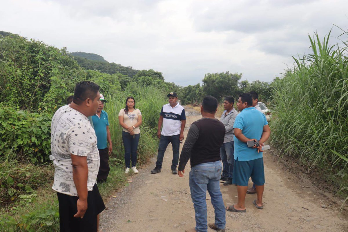 EstadoTrece's tweet photo. Planean rehabilitación de tramo carretero en comunidades de Xochiatipan. 🚧🛣️
Los detalles del plan de obra vial aquí: 👇
https://t.co/JbyUpN5n48
#Xochiatipan #Hidalgo #Infraestructura #Caminos #Movilidad #Estado13 https://t.co/1GjxN9PmOJ