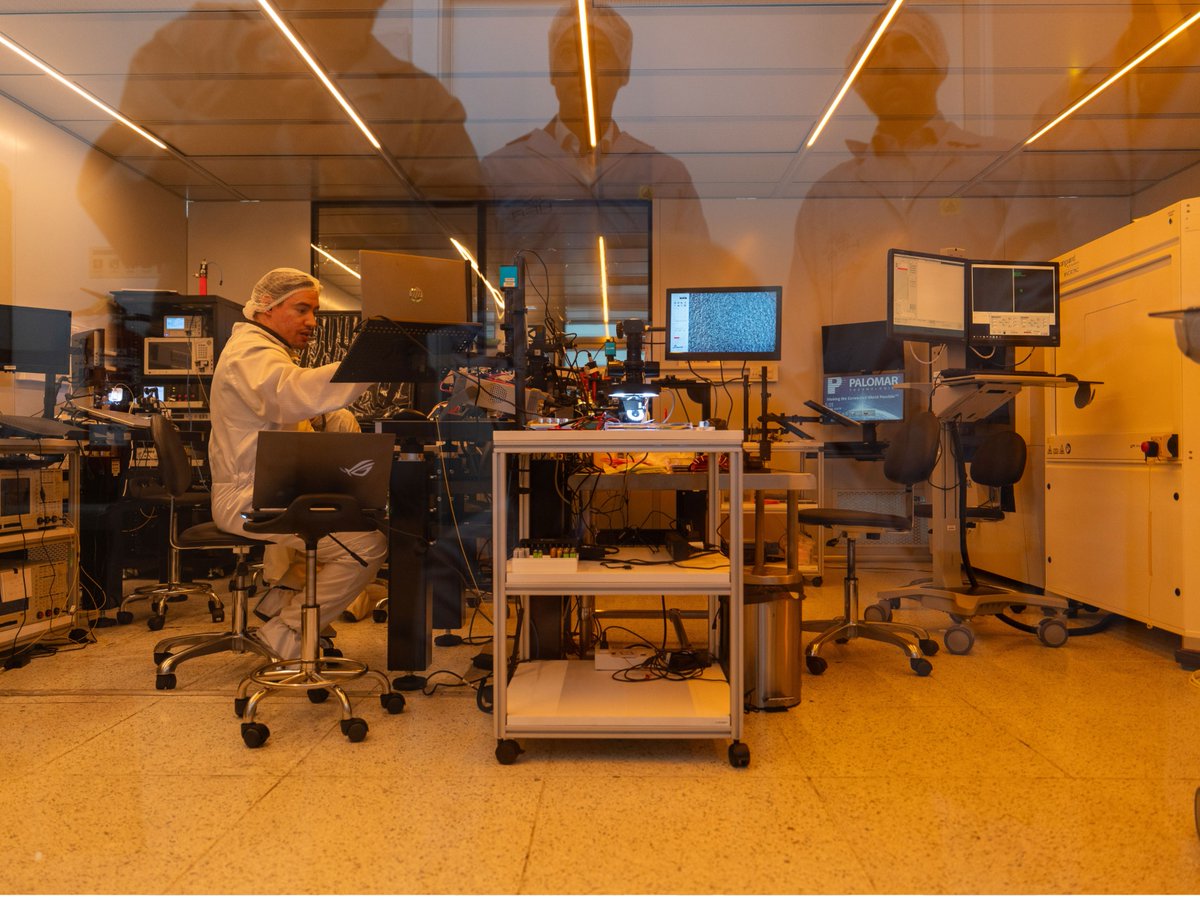 FLSemiconductor's tweet photo. Our region's innovation is making global connections. 🌍

Congratulations to @Cenfluence cluster members Silicon Assurance and NanoSpective on representing Florida in Portugal, where they pitched their technologies and showcased the strength of Florida's semiconductor ecosystem. https://t.co/KiM1ccqLBe