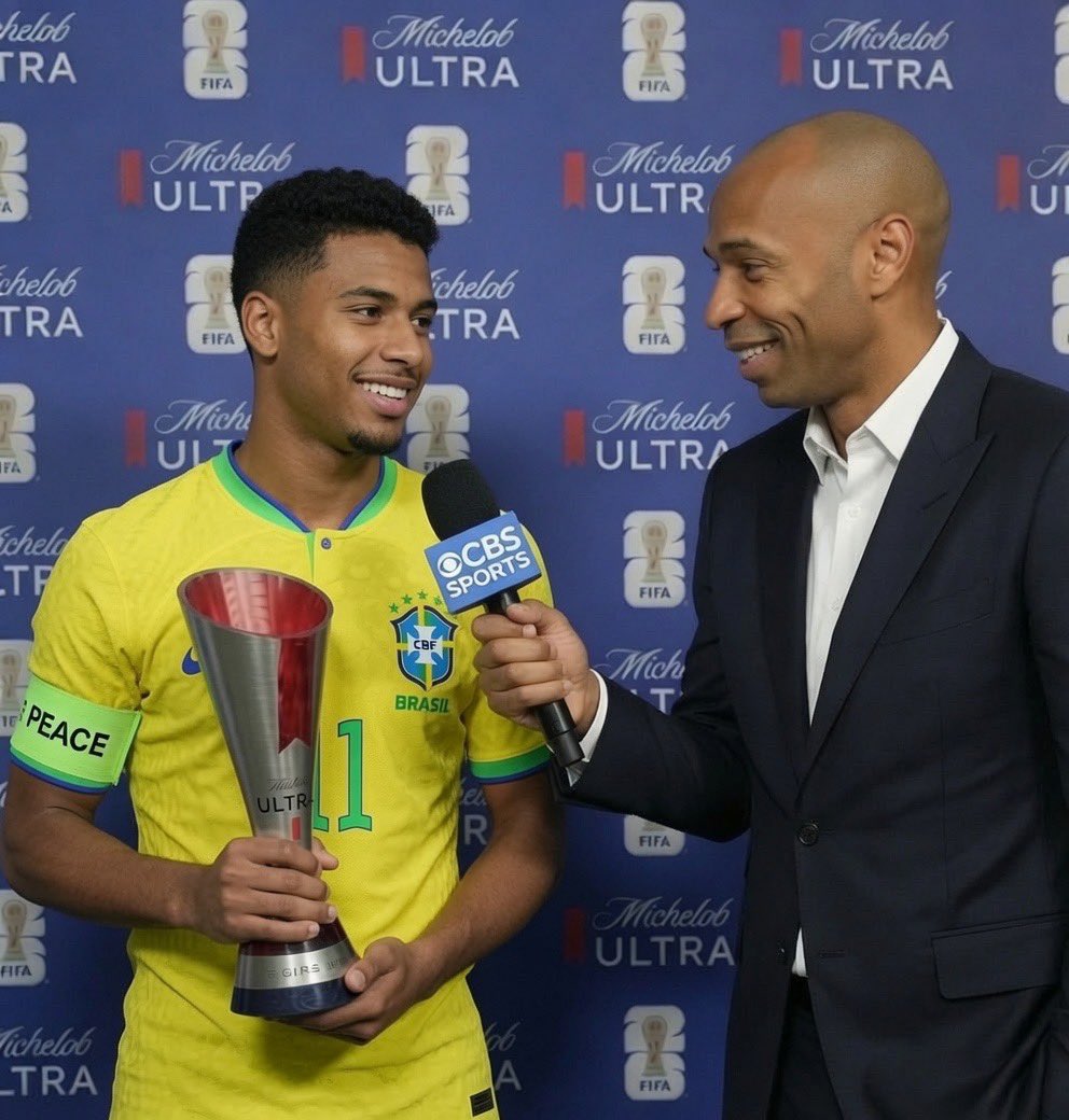 UTDFunguy's tweet photo. 🚨 BREAKING: Arsenal Star Gabriel Martinelli Drops Explosive Hot Take in Interview with Thierry Henry Fans Are Losing It

🎙️ Thierry Henry: 

“Gabriel, if Brazil don’t win the 2026 World Cup, which country would you actually want to see lift the trophy?���

🗣️ Gabriel Martinelli: 

“Obviously I’m praying Brazil wins it that’s my blood, my dream, everything I’ve worked for. But let’s be real… if we fall short, I’m fully backing Portugal 🇵🇹. No hesitation.”

🎙️ Thierry Henry: 

“Portugal? Interesting choice. Why them?”

🗣️ Gabriel Martinelli:

 “They’re stacked with elite talent top to bottom. Experience, fearless young guns, and guys who actually thrive when the pressure is unbearable. For years they’ve been genuine contenders who show up in the big moments unlike a lot of overhyped teams that crumble.”

🎙️ Thierry Henry: 

“Does Cristiano Ronaldo play into this at all?”

🗣️ Gabriel Martinelli: 

“100%. Ronaldo is the greatest of all time, full stop. The discipline, the obsession with perfection, the way he keeps reinventing himself at the highest level it’s insane. Every kid growing up, including so-called ‘Messi fans,’ secretly studied his clips.
The guy has won basically everything except the World Cup. Watching him finally get that trophy would be poetic justice. It would shut up all the noise once and for all.”

🎙️ Thierry Henry: 

“So Portugal is your clear second choice?”

🗣️ Gabriel Martinelli: 

“Brazil first, always. That’s non-negotiable.
But if it’s not us… then I want to see Portugal and Cristiano Ronaldo hoist that trophy in 2026. European mentality just hits different. South American football still has a long way to go to match that winning DNA and Ronaldo 🇵🇹🇵🇹 perfectly represents what we need to copy if Brazil wants to dominate the future.”

(@sports)