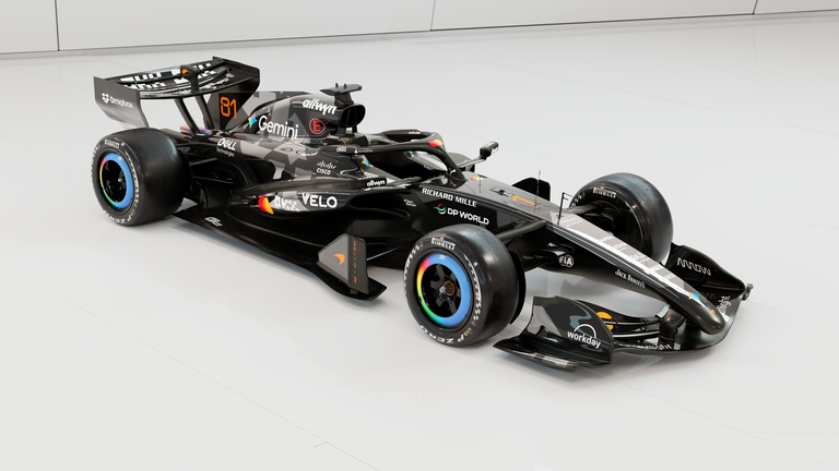 PitWallPixels's tweet photo. https://t.co/dCEccKvcdv reports Verstappen’s representatives initiated exploratory contact with McLaren over a potential F1 move, despite public denials from his camp. He remains contracted to Red Bull until 2028, with reports of a 2027 exit clause if his title position slips. https://t.co/mf3eVAmSmF