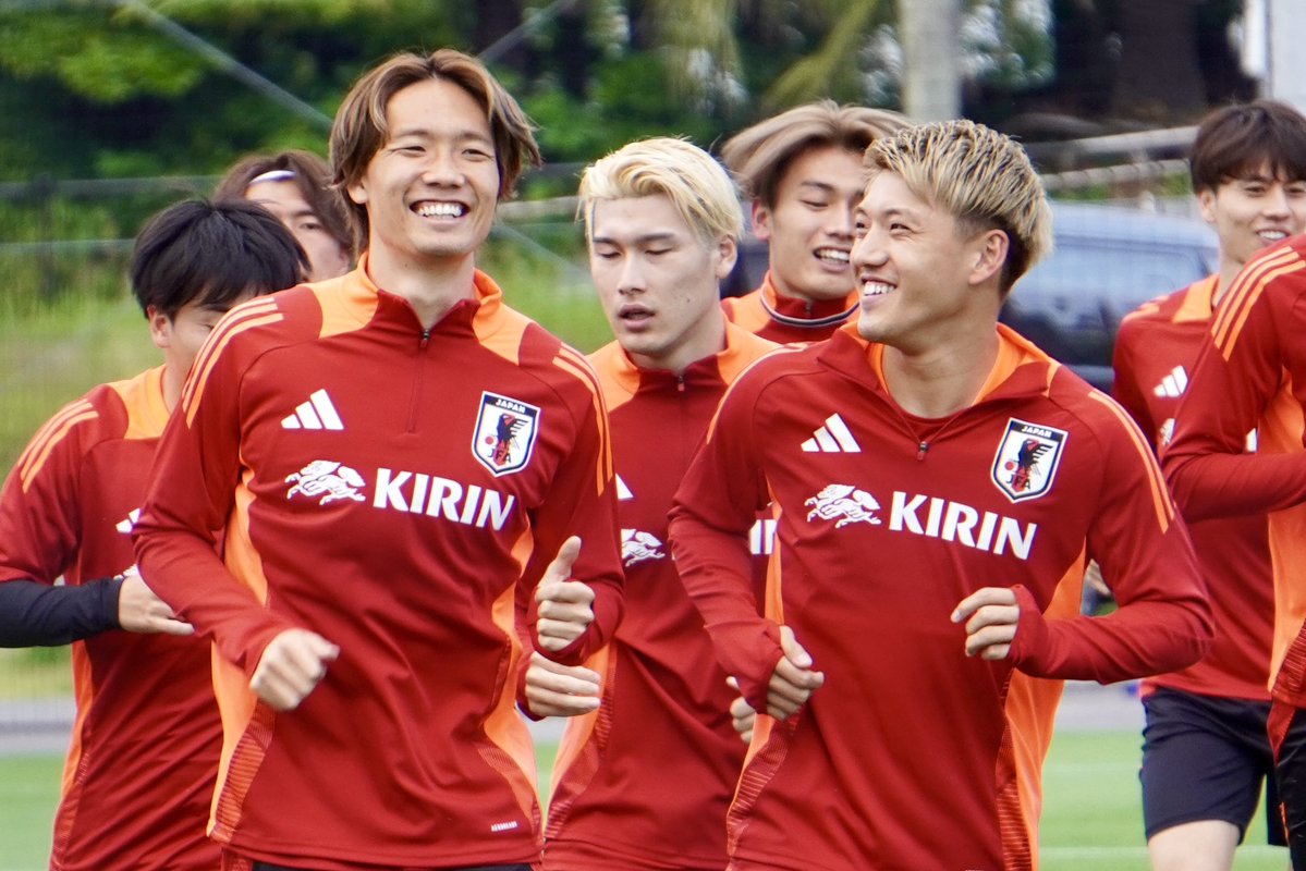 lucy_jef's tweet photo. 本当にめちゃくちゃ悔しい。
まだまだこのチームが見たかった。
でも選手は謝らないでいいし、胸を張って帰ってほしい！！
#サッカーＷ杯日本代表 https://t.co/17px2OUzbf