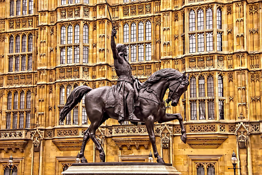 1NickSummers's tweet photo. Richard I of England, known as Richard the Lionheart, was King of England from 1189 to 1199 and is renowned as a legendary military commander and warrior.  Born in 1157 to Henry II and Eleanor of Aquitaine, he earned his epithet for his courage and ferocity in battle, particularly during the Third Crusade (1189–1192) where he fought against Saladin.........HE MUST BE TURNING IN HIS GRAVE !!!!!! @RestoreBritain