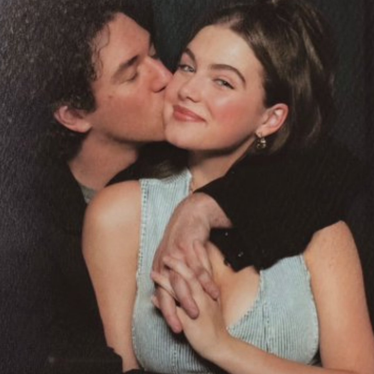 xwellsygraham's tweet photo. hannahgarrett's photobooth 😭❤ https://t.co/83es5TIFpX
