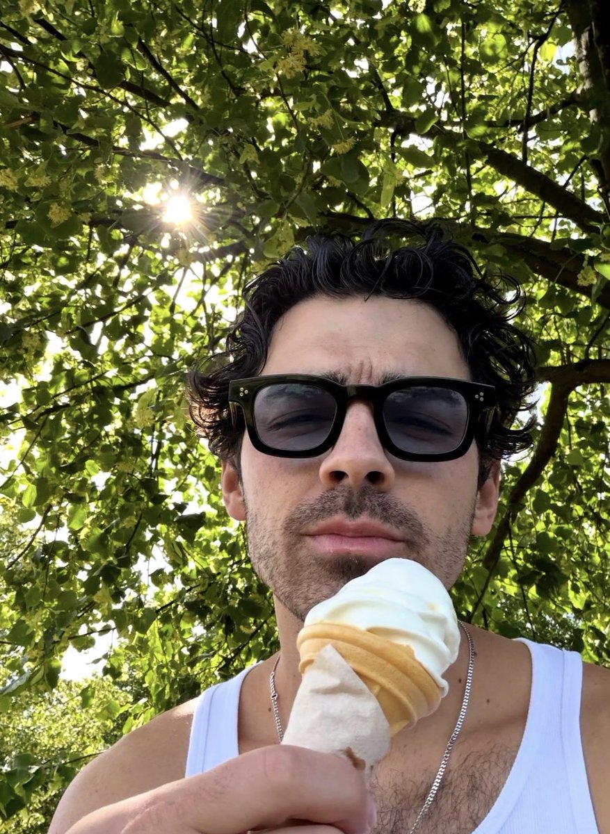 softlyjoe's tweet photo. Just an appreciation post about how good Joe looks 😮‍💨 si no lo ven es porque necesitan lentes… https://t.co/B4WfvGtRxx