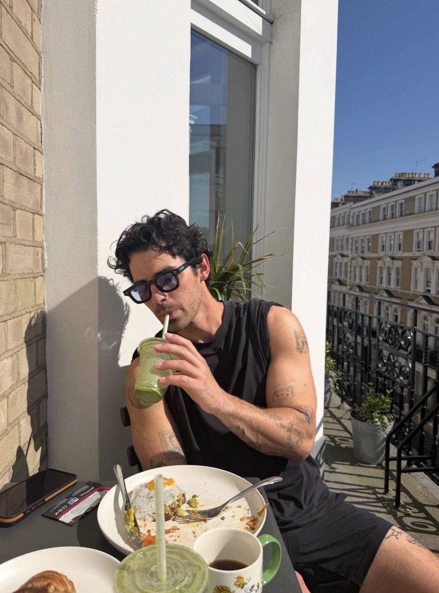 softlyjoe's tweet photo. Just an appreciation post about how good Joe looks 😮‍💨 si no lo ven es porque necesitan lentes… https://t.co/B4WfvGtRxx