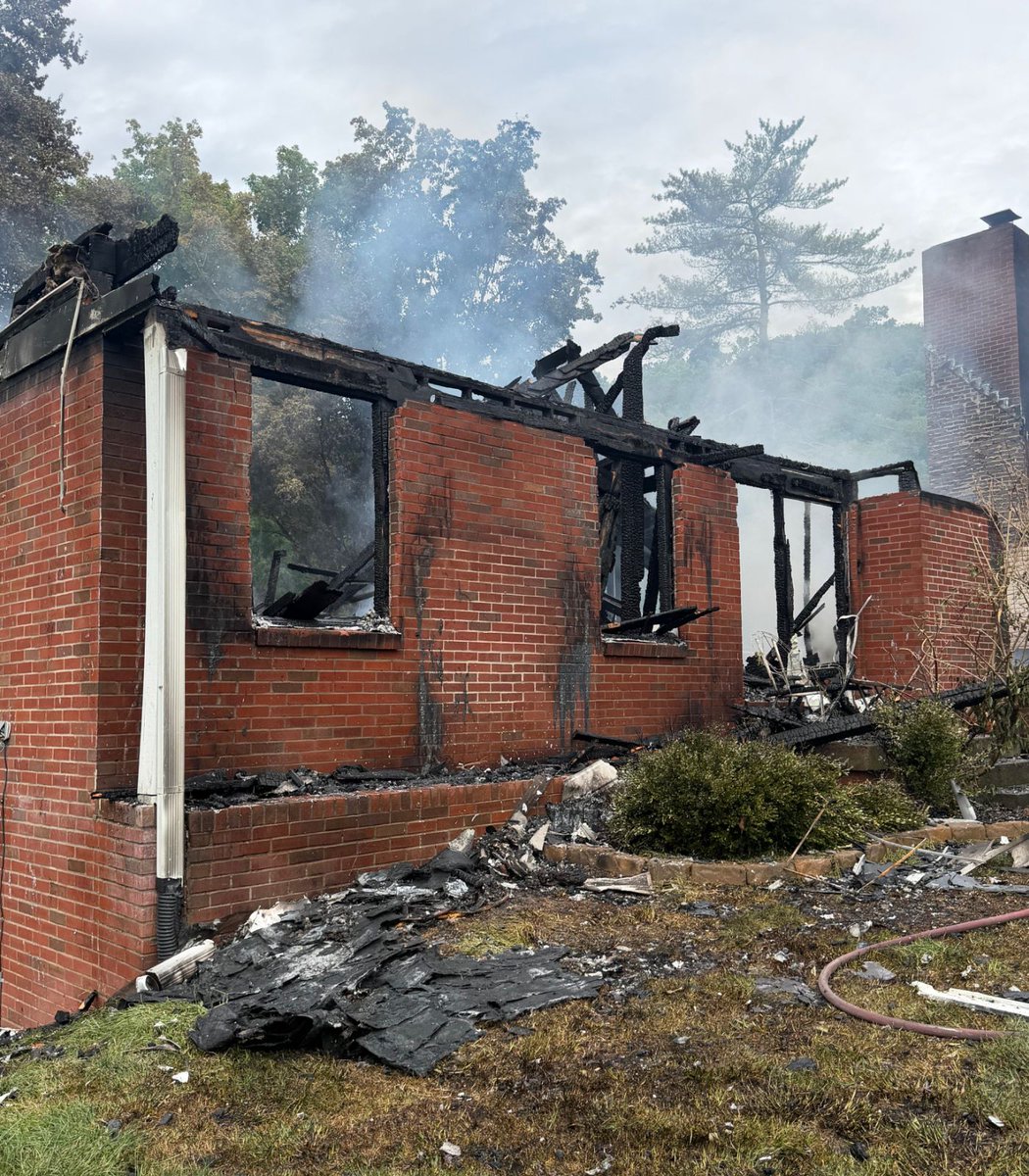 Dexerto's tweet photo. A dog named Joy sacrificed herself to save her family from a fire that destroyed their home and everything inside

She began barking loudly as the fire spread, and a GoFundMe has raised nearly $55,000 to help them rebuild https://t.co/JRpiG3A6iH