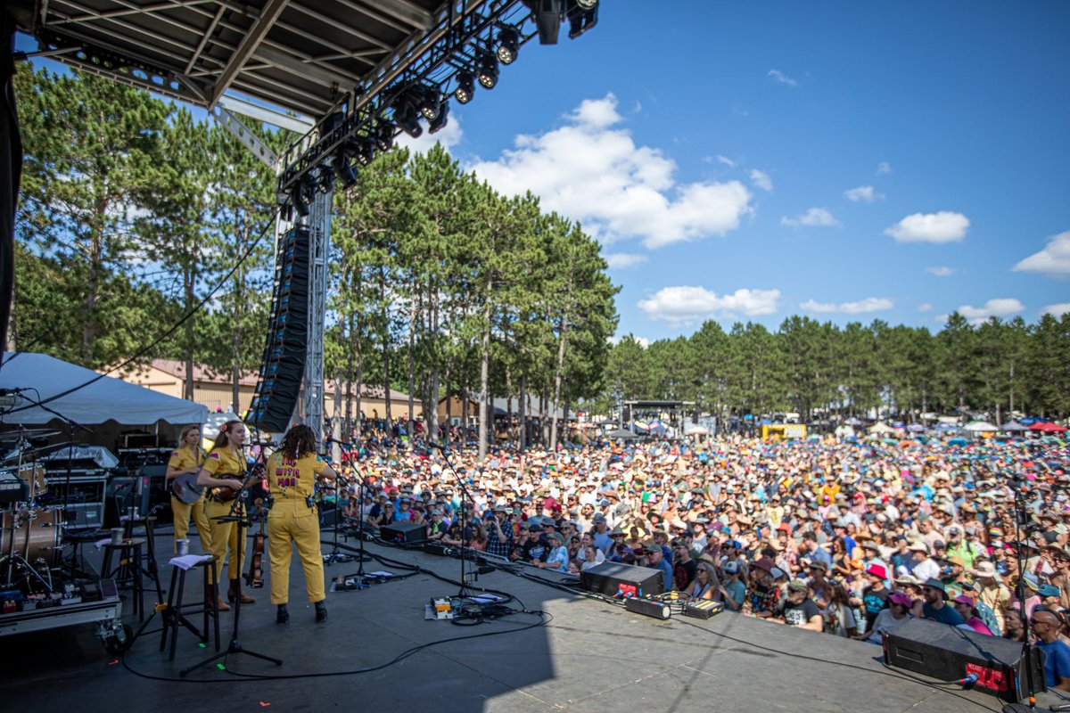 imwithherband's tweet photo. 🪻🌿🌻 @blueoxmusicfest 

📸: Ty Helbach Photography https://t.co/QUWKENSy9t