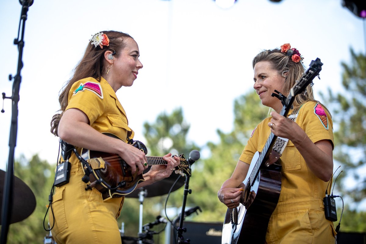 imwithherband's tweet photo. 🪻🌿🌻 @blueoxmusicfest 

📸: Ty Helbach Photography https://t.co/QUWKENSy9t