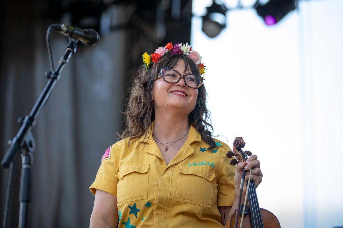 imwithherband's tweet photo. 🪻🌿🌻 @blueoxmusicfest 

📸: Ty Helbach Photography https://t.co/QUWKENSy9t