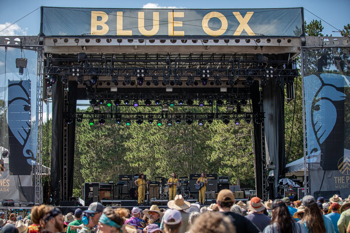 imwithherband's tweet photo. 🪻🌿🌻 @blueoxmusicfest 

📸: Ty Helbach Photography https://t.co/QUWKENSy9t