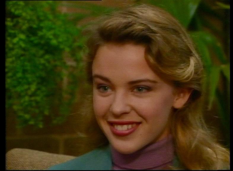 ESuliivan777's tweet photo. @kylieminogue 💖❤️ kye...I love u with my life our relationship is real its pure its so meant to be I can guarantee u were going to be a huge sucsses! Thats why people are going mad there fu**ed this is whats happened 😁 im just going to have evening dinner now i don't want to leave it late https://t.co/WThUVJEV0O