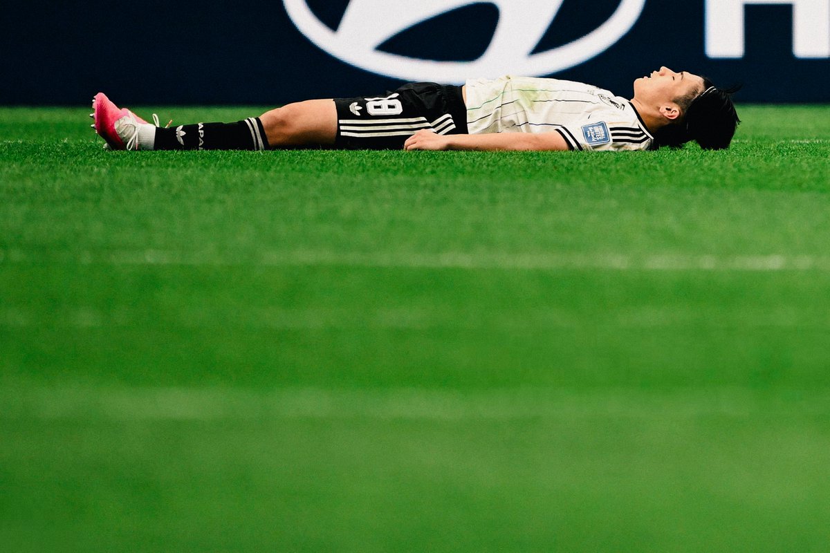 _gjr7's tweet photo. Japan players 💔🇯🇵 .
#FIFAWorldCup | #BRAJPN https://t.co/DSaNVXDbOc