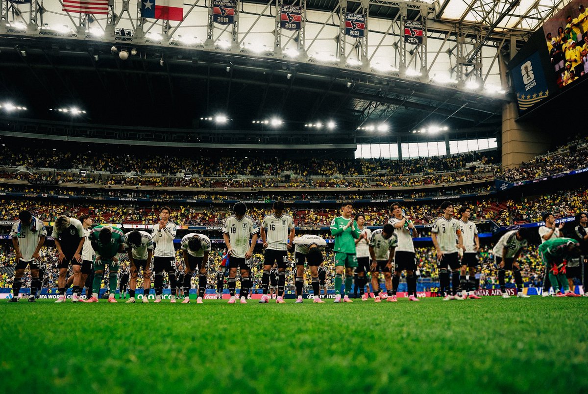 _gjr7's tweet photo. Japan players 💔🇯🇵 .
#FIFAWorldCup | #BRAJPN https://t.co/DSaNVXDbOc