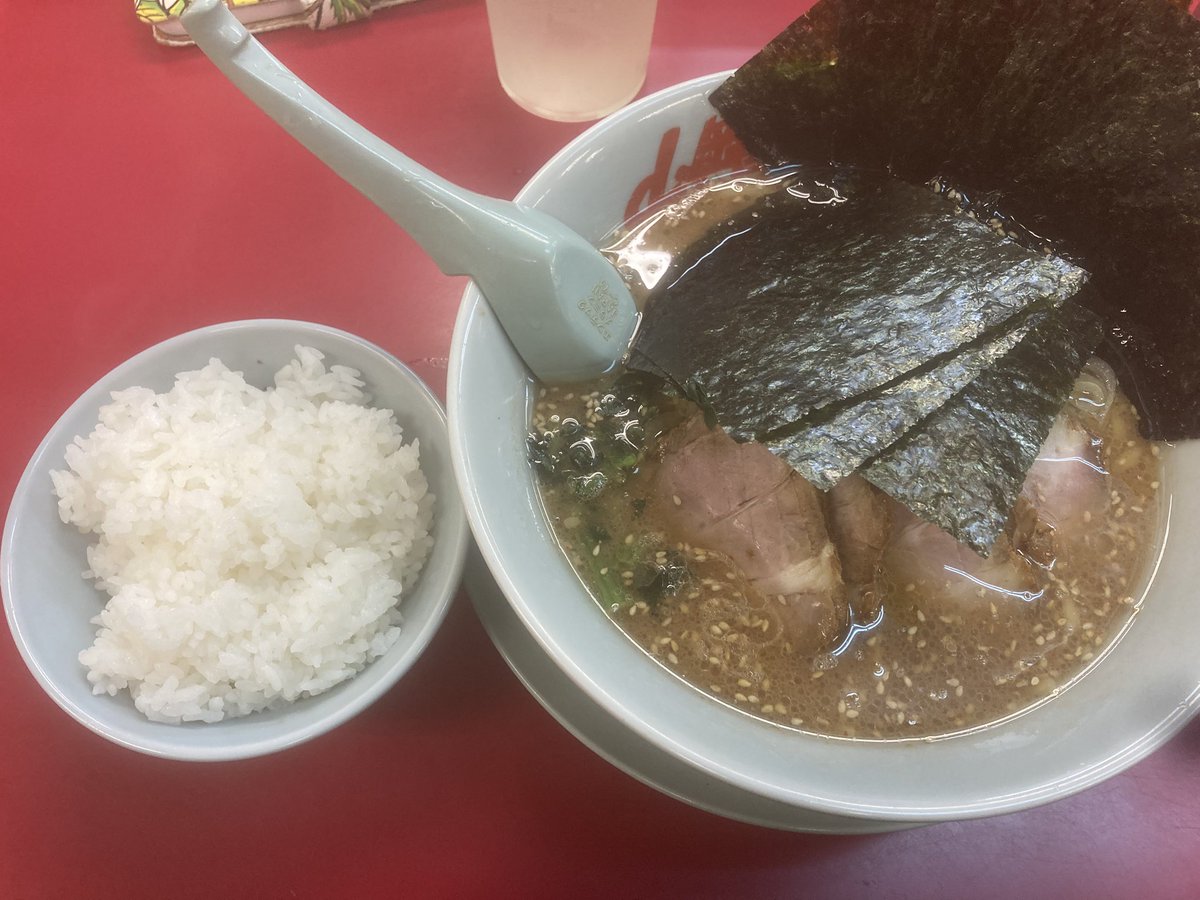 K_FF14_'s tweet photo. クタクタの体に味噌ラーメン最高すぎる…
帰ったら失神やな。
お風呂と歯磨きは忘れずに。
美味しかったどん🐷 https://t.co/wrKkwNDnn2