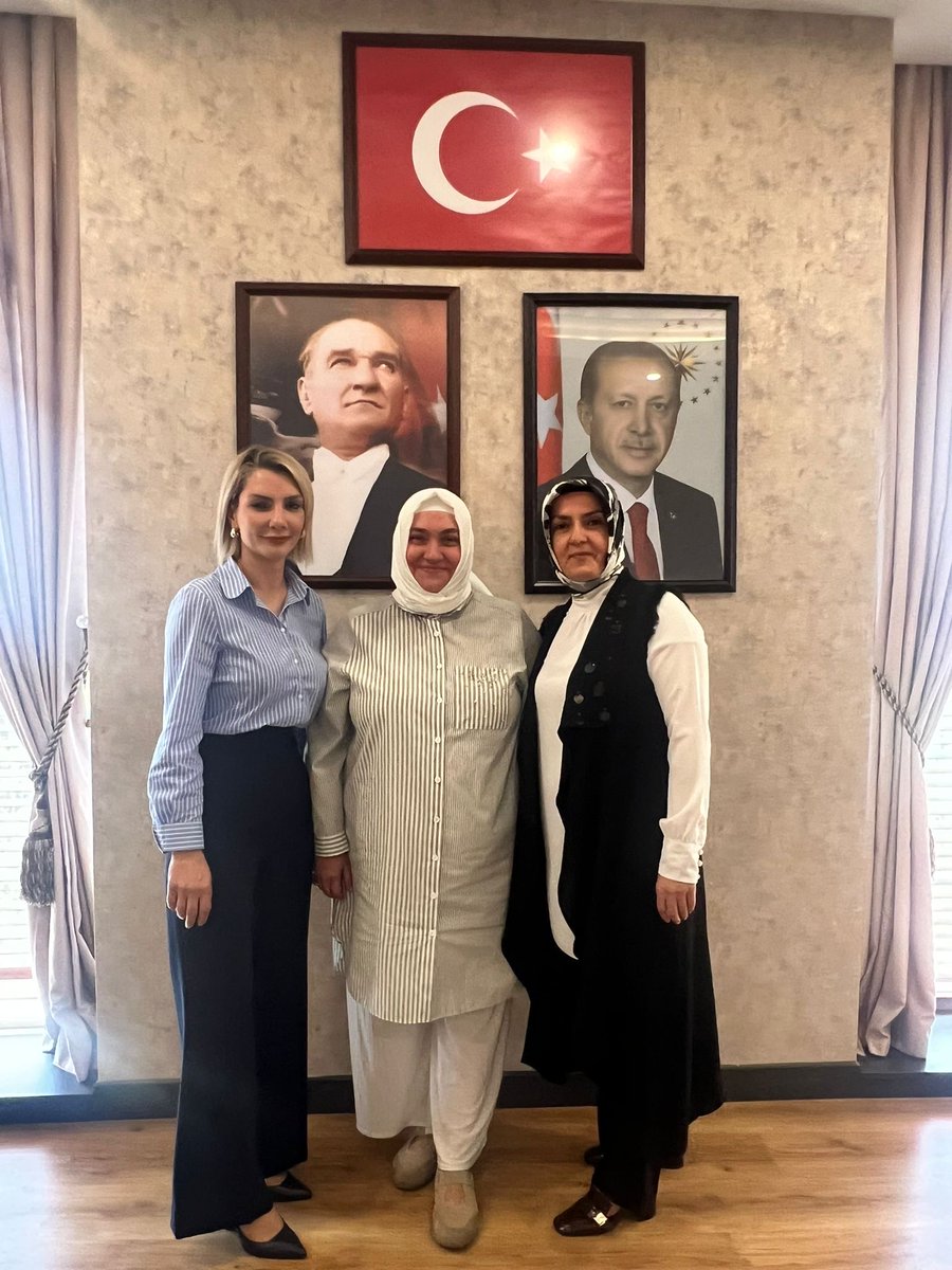 selmaakin's tweet photo. Esenyurt Belediye Başkan Yardımcısı Sayın Yeşil Aytulum’u ziyaret ederek verimli bir sohbet gerçekleştirdik. Nazik ev sahipliği ve misafirperverlikleri için kendilerine teşekkür ediyor, çalışmalarında başarılar diliyoruz. https://t.co/k68Uhepgtt