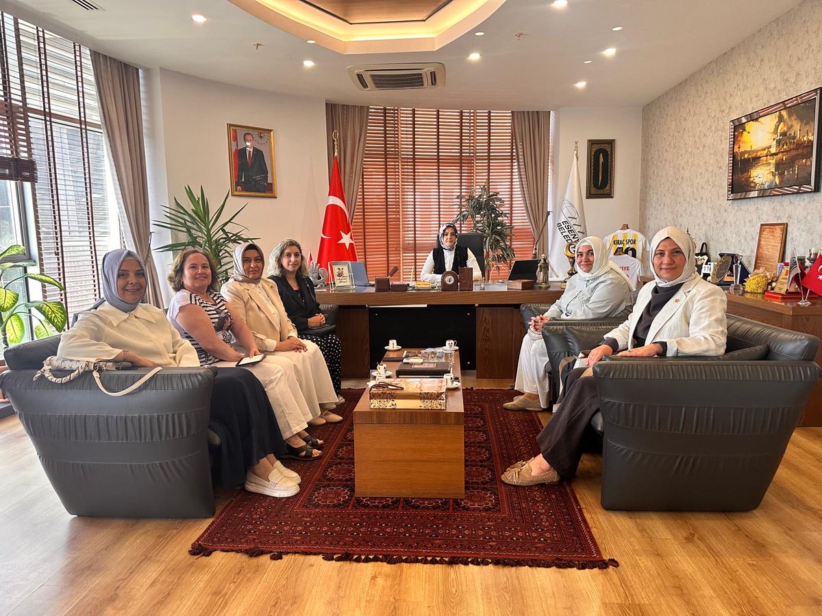 selmaakin's tweet photo. Esenyurt Belediye Başkan Yardımcısı Sayın Yeşil Aytulum’u ziyaret ederek verimli bir sohbet gerçekleştirdik. Nazik ev sahipliği ve misafirperverlikleri için kendilerine teşekkür ediyor, çalışmalarında başarılar diliyoruz. https://t.co/k68Uhepgtt