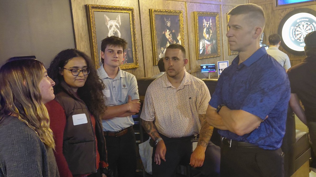 Winsupply's tweet photo. Last Wednesday, 35 of our Support Services interns were joined by mentors, managers, and executive leadership—including Winsupply President Jeff Dice (right)—at On Par Entertainment in Dayton for fun and networking.

Photo taken by Communications Interns. https://t.co/zSQdAzKYCu
