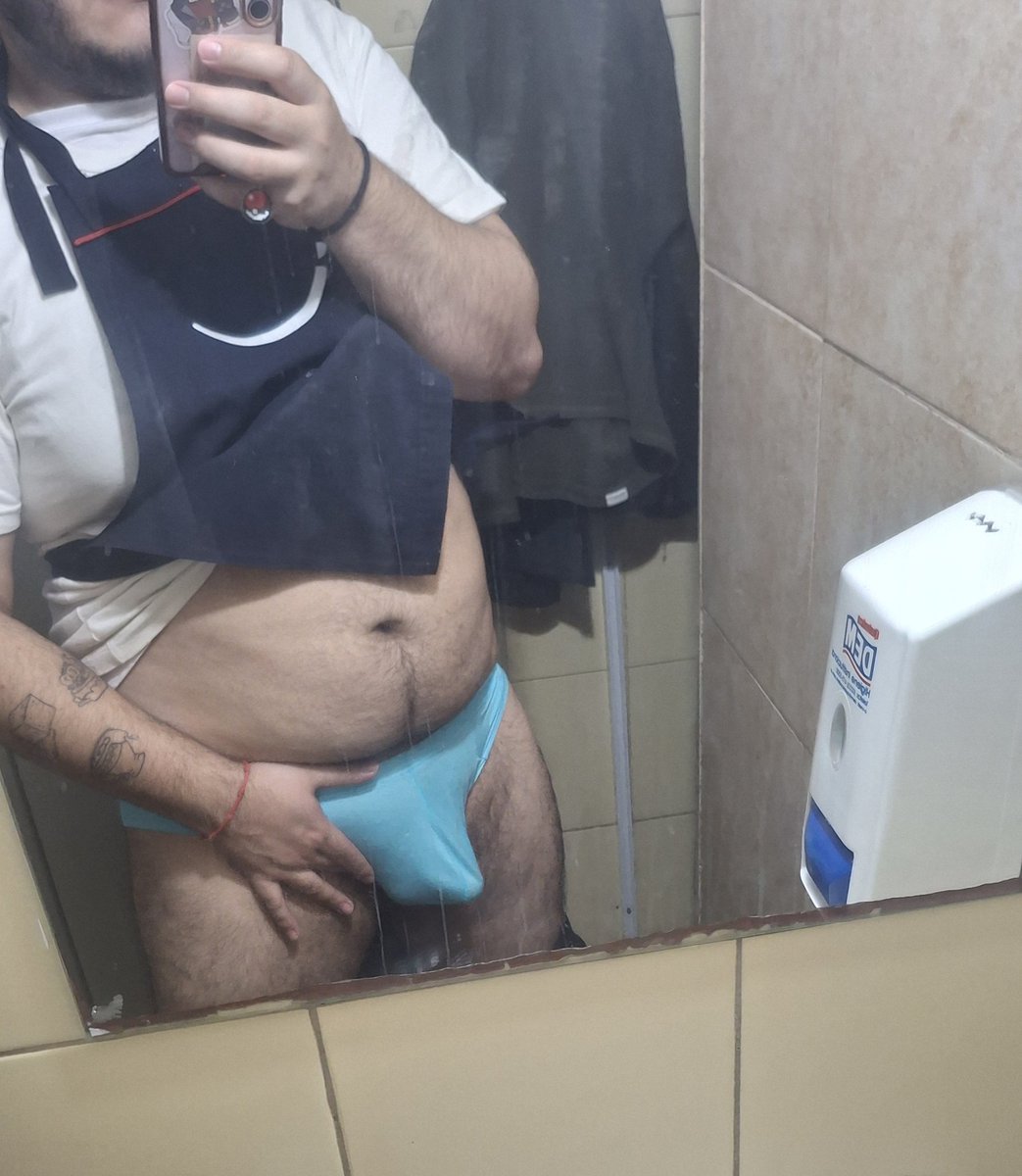 RhysTyx's tweet photo. Realmente me gusta bastante como me quedan... pero ya un seguidor me pidió quitar el exceso de ropa... deberia??

Tal vez si llegamos a 10 like y 10 retweet me anime[?

#bulge #gay #belly #sex https://t.co/jLw6UzpTR4