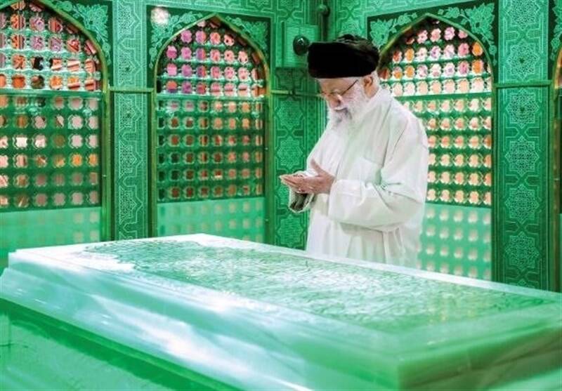 rreezzvvaanneeh's tweet photo. خودمونو آماده کنیم 
از این به بعد قراره دیدارهای خصوصی زیادی با رهبر داشته باشیم
دیدارهای سه جانبه
ما, آقا, امام رضا...
#باید_برخاست 
#وداع_علویان https://t.co/nkATt1PHtE