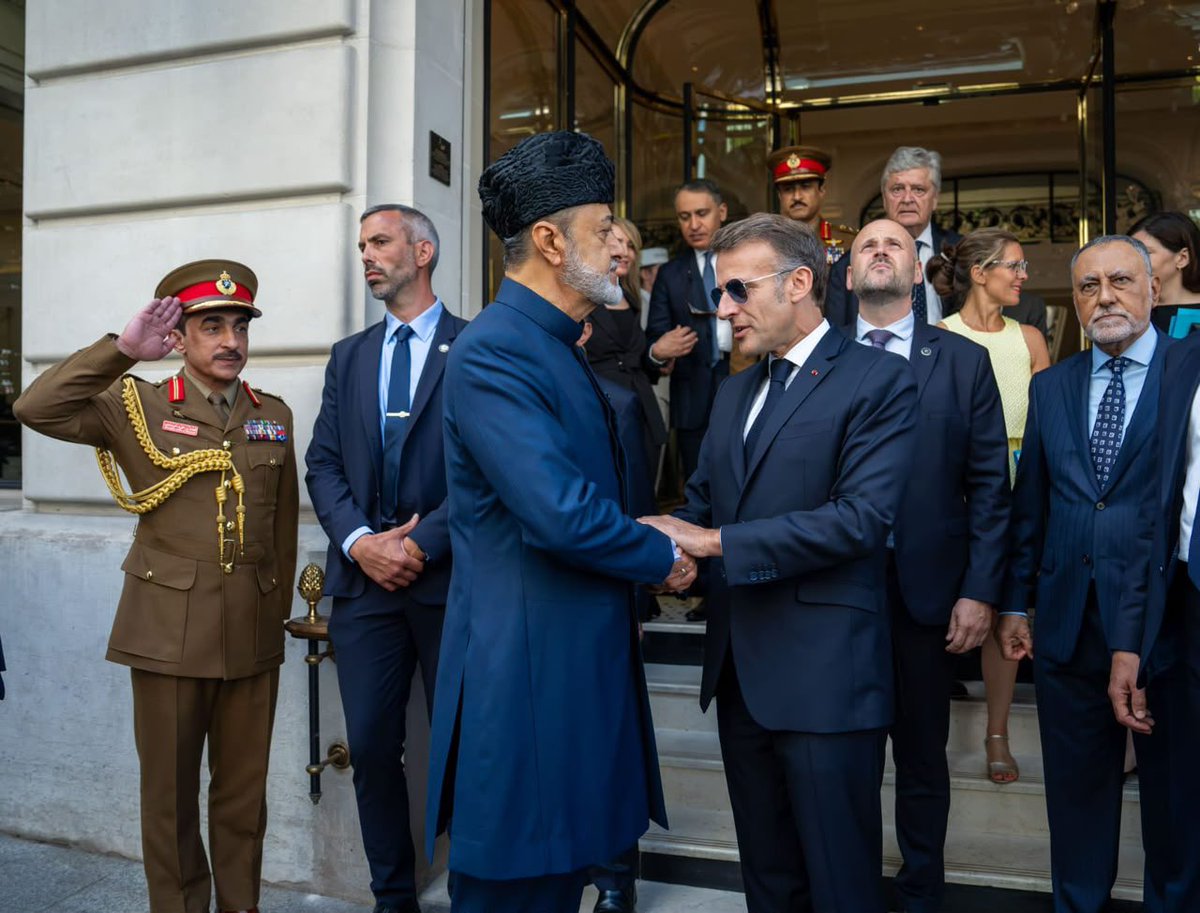 badralbusaidi's tweet photo. في باريس، عزز منتدى رجال الأعمال العُماني الفرنسي جسور الصداقة بين البلدين، مؤكدًا أن الشراكات الراسخة تبنى على الثقة والرؤية المشتركة والمصالح المتبادلة.
حضور حضرة صاحب الجلالة السلطان هيثم بن طارق المعظم حفظه الله ورعاه، وفخامة الرئيس إيمانويل ماكرون، يعكس عراقة ونضج العلاقات والحرص المشترك لتحقيق شراكة اقتصادية أوسع ولمستقب�� مستدام من النمو والازدهار.