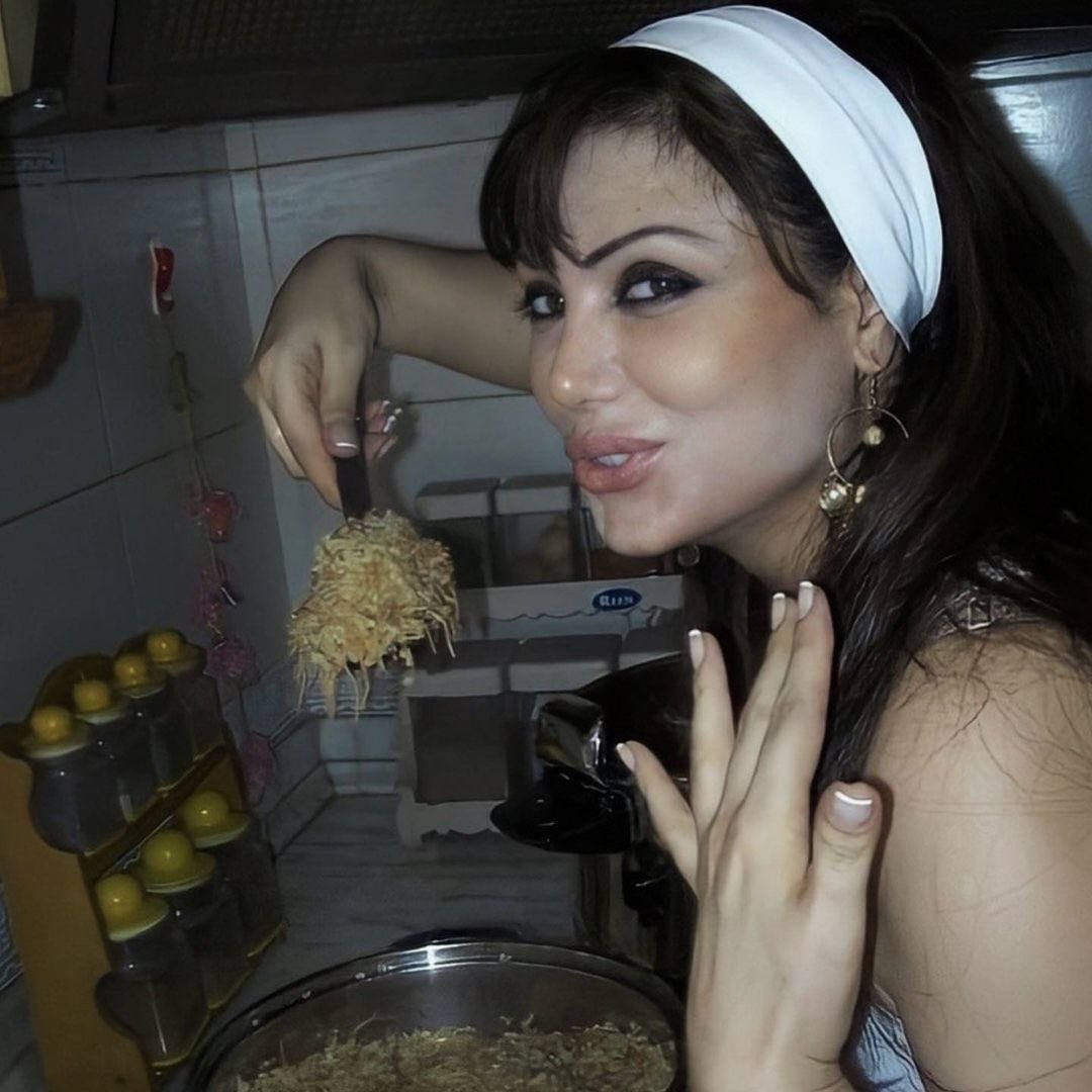 nazzerr18's tweet photo. @hi44297968 @lostsoul4_4 LMAOO this is the average syrian woman and mind your business saudi https://t.co/mJokcXIop9