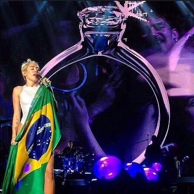 MileyCyrusBR's tweet photo. 🇧🇷🇧🇷🇧🇷🇧🇷🇧🇷 https://t.co/0S11bcKI02