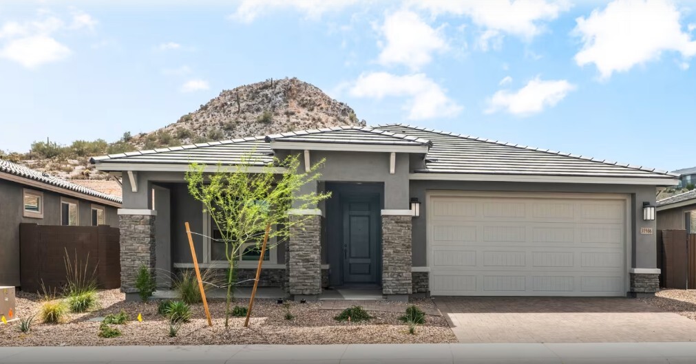 Northpointe_AZ's tweet photo. Visit Foothills at Northpointe by Pulte Homes to explore final opportunities remaining on quick move-in homes ranging from 1,800-2,294 SF. These homes feature amazing mountain views and designer-selected upgrades throughout. https://t.co/GCUxniHPNK https://t.co/m2ZkCainAN