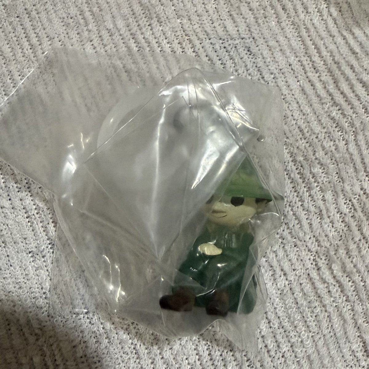 miii6666's tweet photo. @ior____r 初めまして、検索より失礼します。
ハンターハンター1弾キルア、ヒソカ、旅団2ヒソカ求めておりますが写真のもので交換可能なものはございますでしょうか？
出し惜しみになってしまいますがスナフキンもございます。
比率違いも可能ですのでご検討頂けますと幸いです🙇🏽‍♀️ https://t.co/KS5iKPmnpf