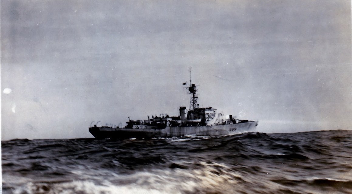 CdrEricson's tweet photo. Castle class corvette HMCS Petrolia (K 498) T/Lt. Peter Wildie Spragge, RCNVR: Commissioned 29.06.44.

Built by Harland &amp; Wolff Ltd. Belfast, Northern Ireland.

Ex HMS Sherborne Castle (K 498). https://t.co/n8UYyoo4Ea