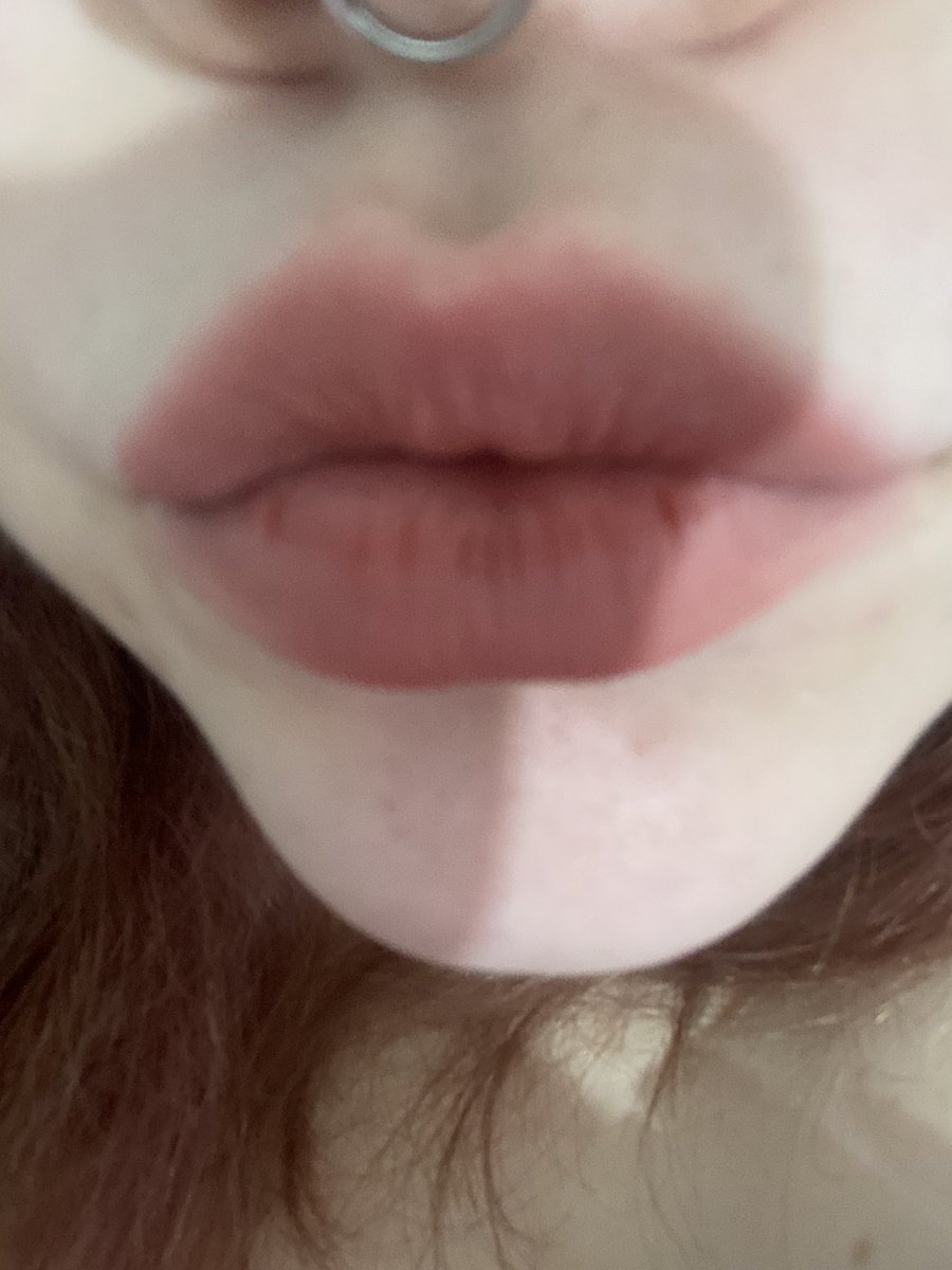 momonguinha's tweet photo. eu amo batom rosa queimado nude  textura matte/mousse

eh minha cor preferida https://t.co/Zd7cXh8whh