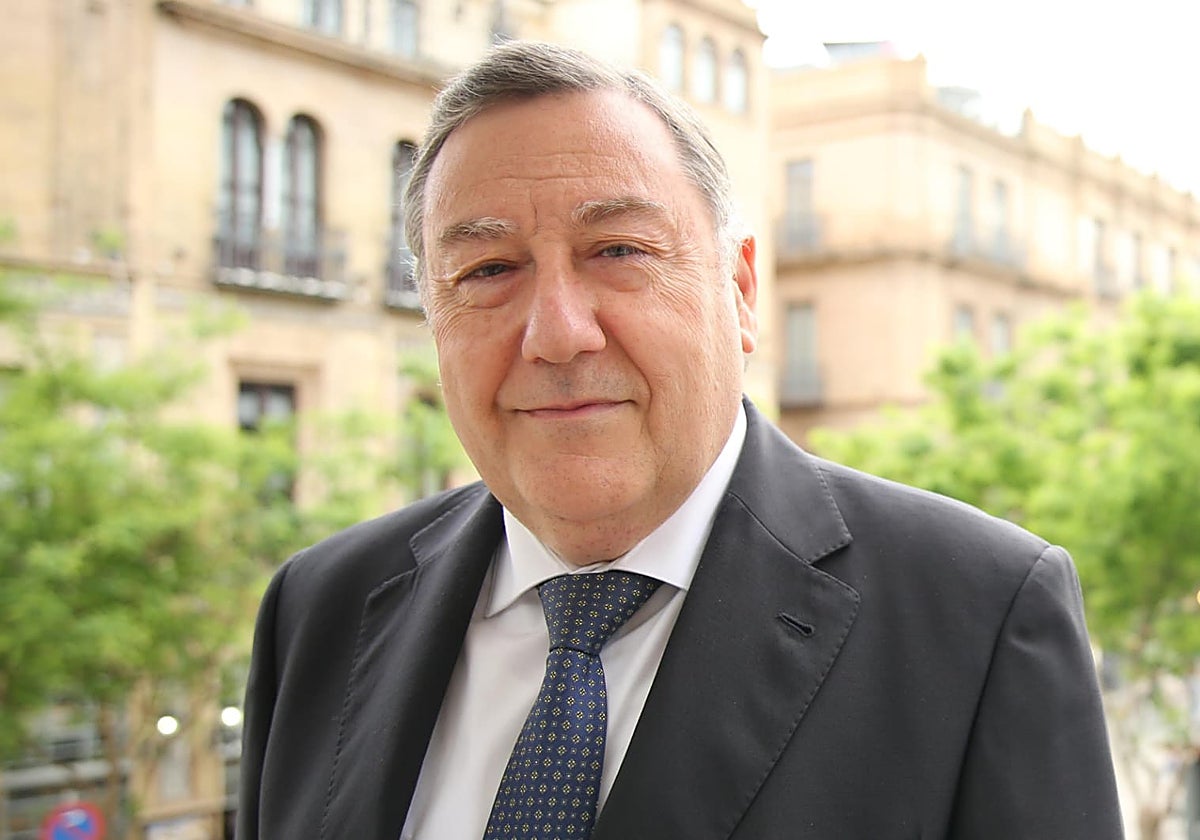 ElConsejoSev's tweet photo. ELECCIONES | La Asamblea General de Elecciones, celebrada en la tarde-noche de este lunes en la sede del Consejo, ha otorgado su confianza a la candidatura encabezada por José Roda Peña, que ha obtenido 81 votos.

La candidatura encabezada por Carlos López Bravo ha recibido 40 votos.

El escrutinio se ha completado con 5 votos en blanco y 1 votos nulo.

Desde el Consejo General de Hermandades y Cofradías de Sevilla agradecemos la participación de las hermandades convocadas a esta Asamblea General y felicitamos a la candidatura elegida para asumir la responsabilidad de dirigir la institución durante los próximos cuatro años.