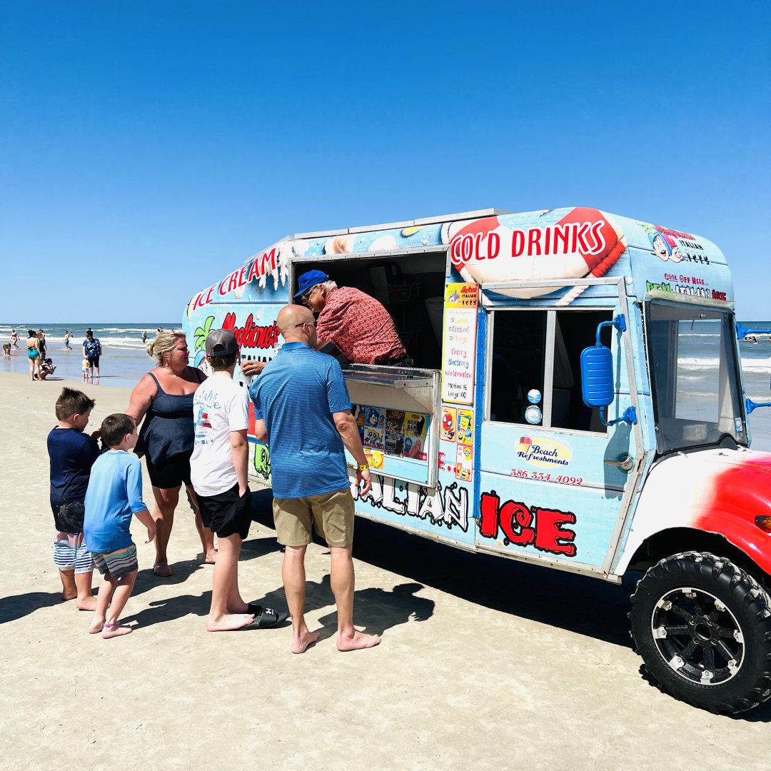 DaytonaBeachFun's tweet photo. 🍔 🌭 One of the most iconic Daytona Beach traditions? Food trucks are conveniently located right on the beach. Here, you can grab a burger, hot dog or icy treat without ever leaving your spot by the waves. 🍦 

📱 Plan your trip at https://t.co/rE5n0JrLSZ. 

#LoveDaytonaBeach https://t.co/NFD1g23DB9
