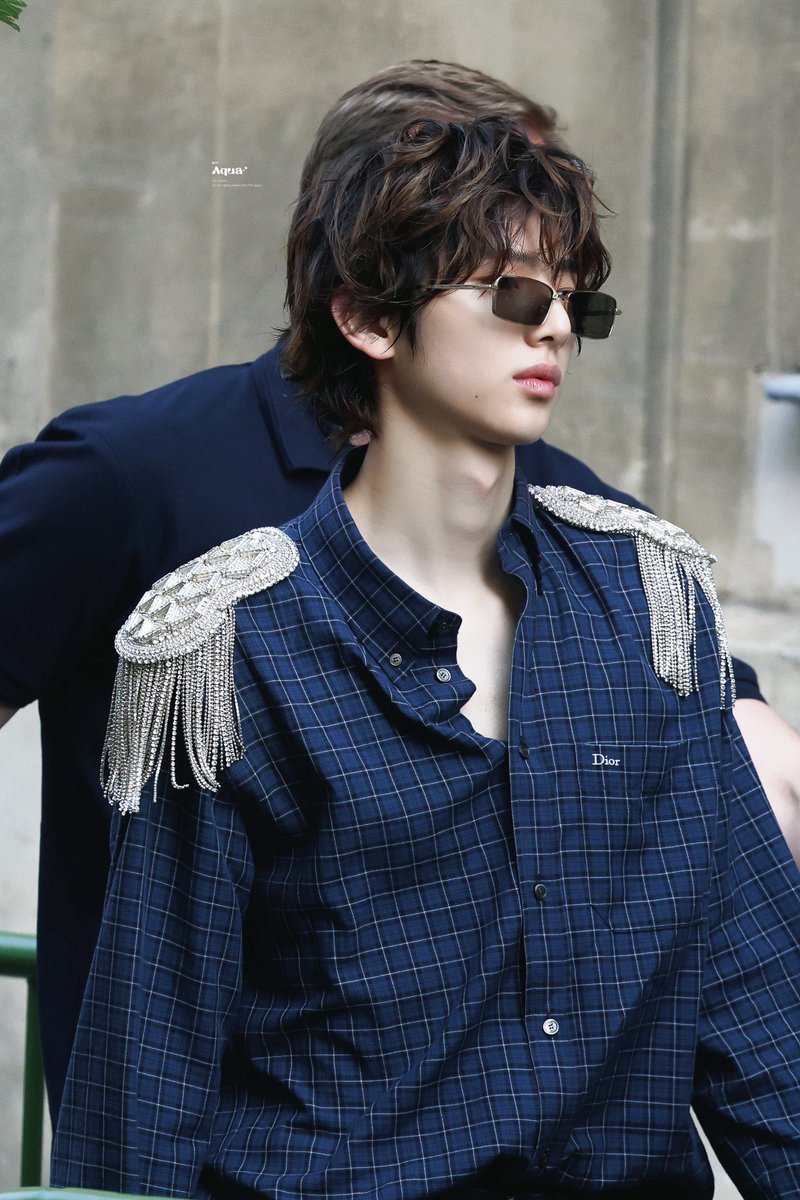 Jrrytrg's tweet photo. @JUHOONGLOBAL Juhoon’s Dior fashion captures attention with his powerful charm at PFW.

JUHOON MESMERIZES AT DIOR SHOW 
JUHOON GETTY IMAGE AT PARIS FASHION WEEK

#JUHOONxDiorSummer27 
#JUHOON 
#DiorSummer27 https://t.co/Olh1dE917n