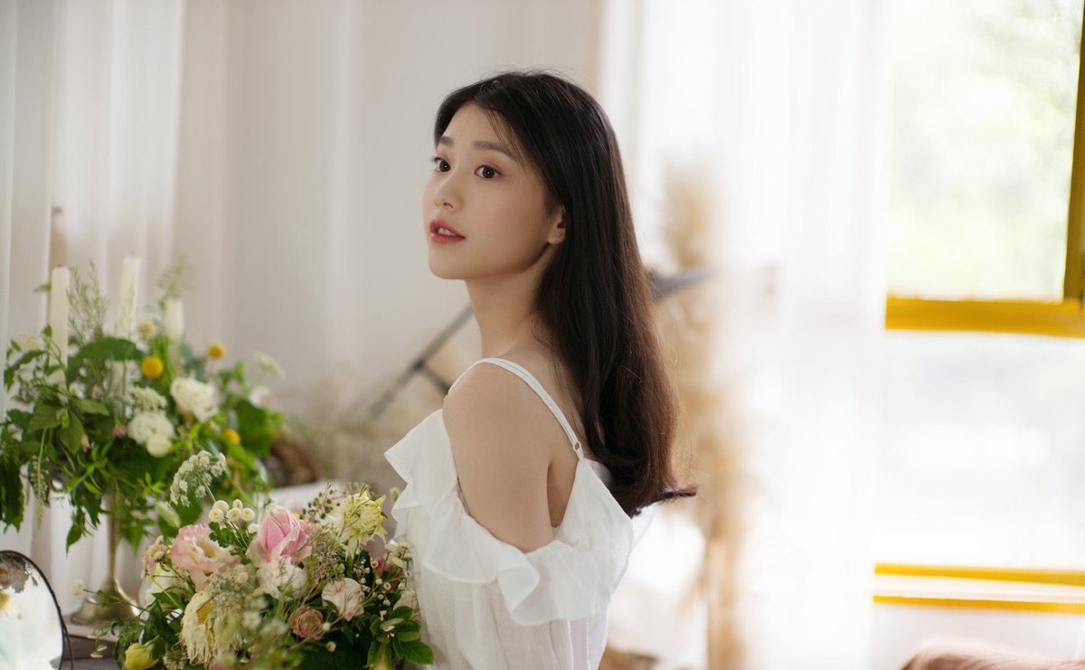 xiaotaing's tweet photo. ────────────੭✱୧─────────────
Like petals unfurling at dawn, she bloomed softly in hearts, leaving behind whispers of love. She was the scent carried by the wind, the fleeting beauty.
──────────────────────────── https://t.co/k31i6a2Yry