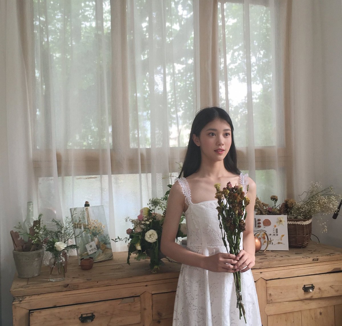 xiaotaing's tweet photo. [ 𑁍ࠬܓ ] As 𝓔𝒅𝒆𝒍𝒘𝒆𝒊𝒔𝒔 basks in the morning frost, she thrived in the quiet depths of souls, leaving traces of love. She was the scent carried by the mountain breeze, an 𝑒𝑡𝑒𝑟𝑛𝑎𝑙 𝑏𝑙𝑜𝑠𝑠𝑜𝑚—delicate yet enduring, fleeting yet never forgotten. 𓂃;༊ https://t.co/d7NuJFSjAi